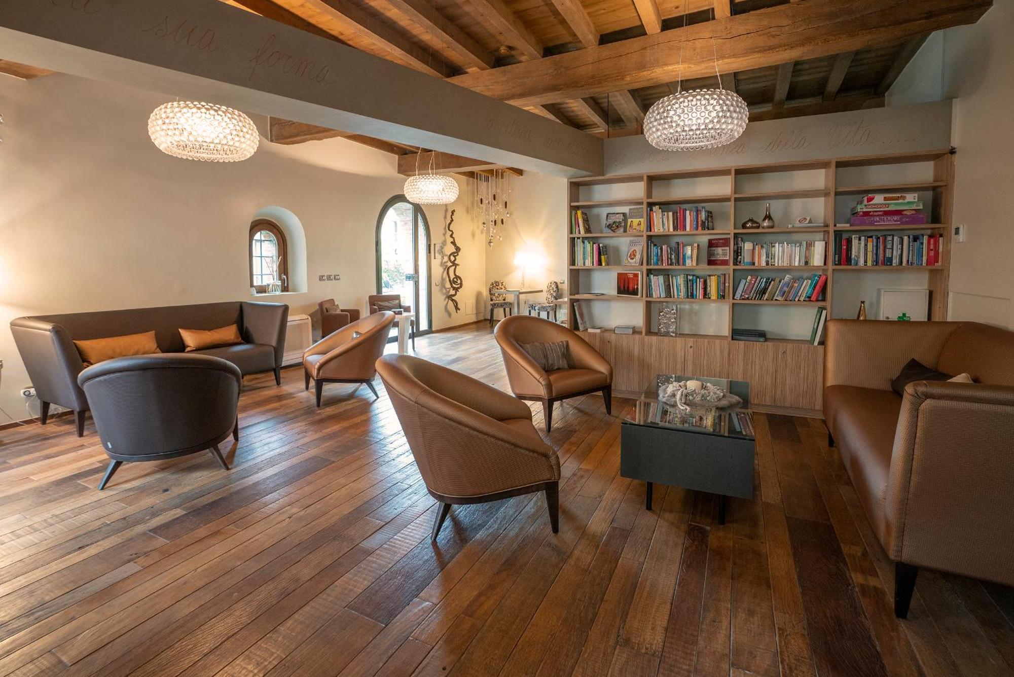 Il Portico - 1711 Luxury Guest House Arlate Kültér fotó